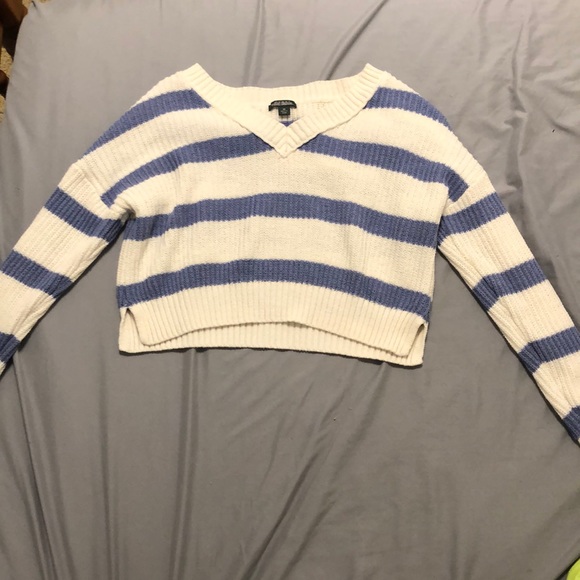Cropped sweater! - Picture 1 of 2